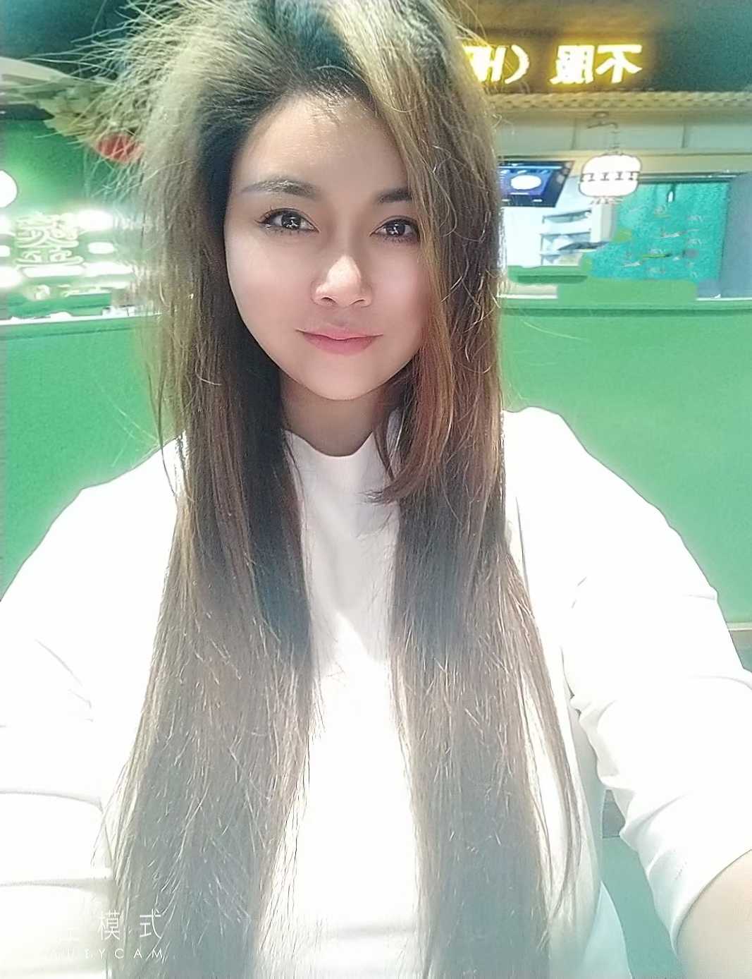 微胖，有肉感。但不腻，很舒服。