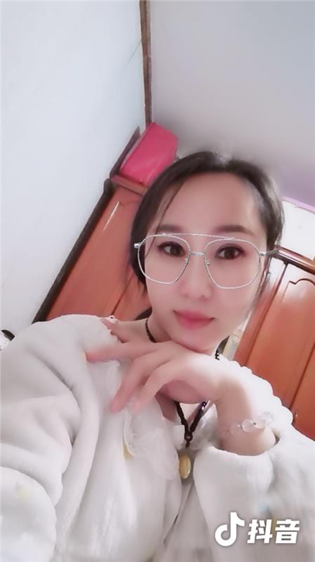 南京贼漂亮的美女 服务贼好